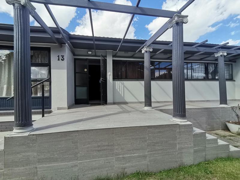 3 Bedroom Property for Sale in Oostersee Western Cape